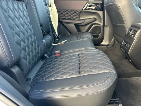 Used 2024 Mitsubishi Outlander SEL image 16