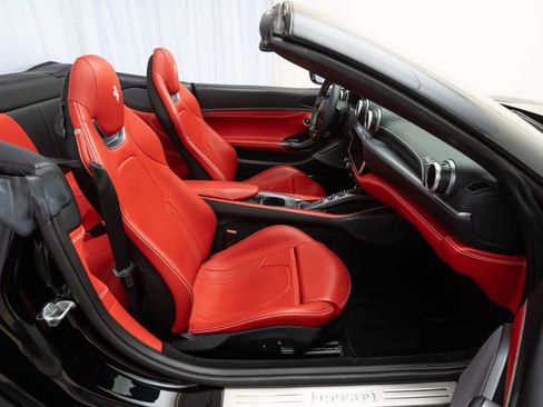 Used 2020 Ferrari Portofino RWD image 10