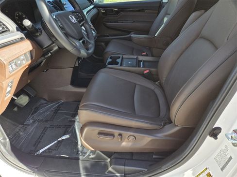 Used 2025 Honda Odyssey Touring image 16