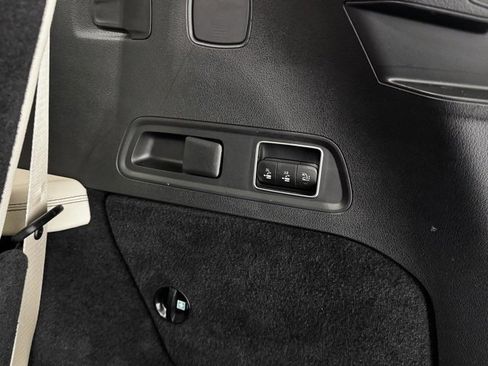 Used 2023 Mercedes-Benz GLS 450 4MATIC image 29