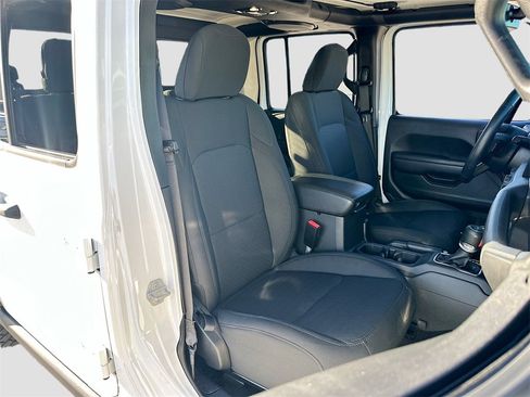 Used 2021 Jeep Gladiator Willys image 26