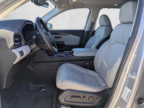 Used 2025 Honda Pilot Touring image 18