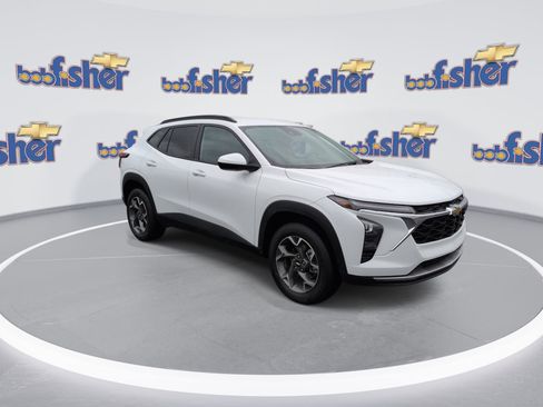 Certified 2024 Chevrolet Trax LT FWD image 2