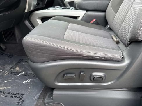 Used 2021 Nissan Titan SV w/ SV Convenience Package RWD image 27
