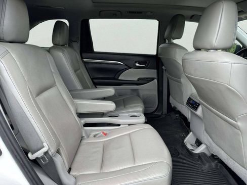 Used 2019 Toyota Highlander Limited Platinum AWD/4WD image 17