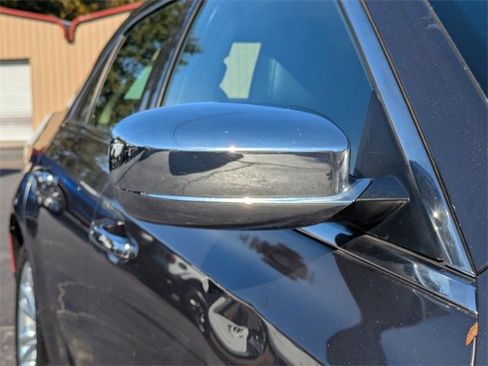 Used 2017 Chrysler 300 C image 10