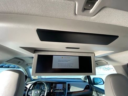 Used 2020 Toyota Sienna Limited Premium AWD/4WD image 19