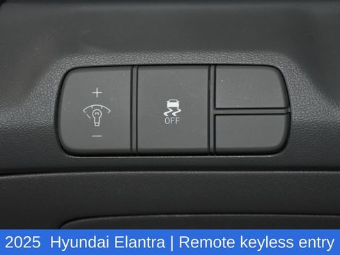 Used 2025 Hyundai Elantra SEL FWD image 10