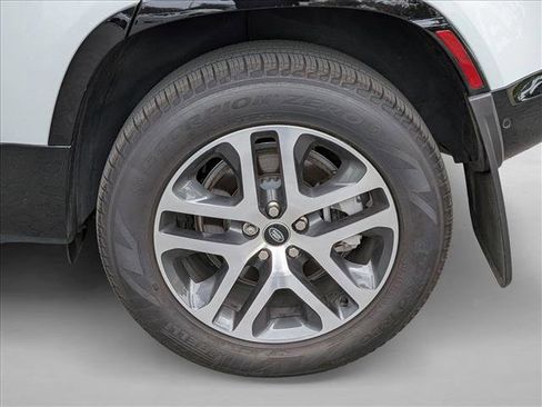 Used 2024 Land Rover Defender 110 X-Dynamic SE image 19