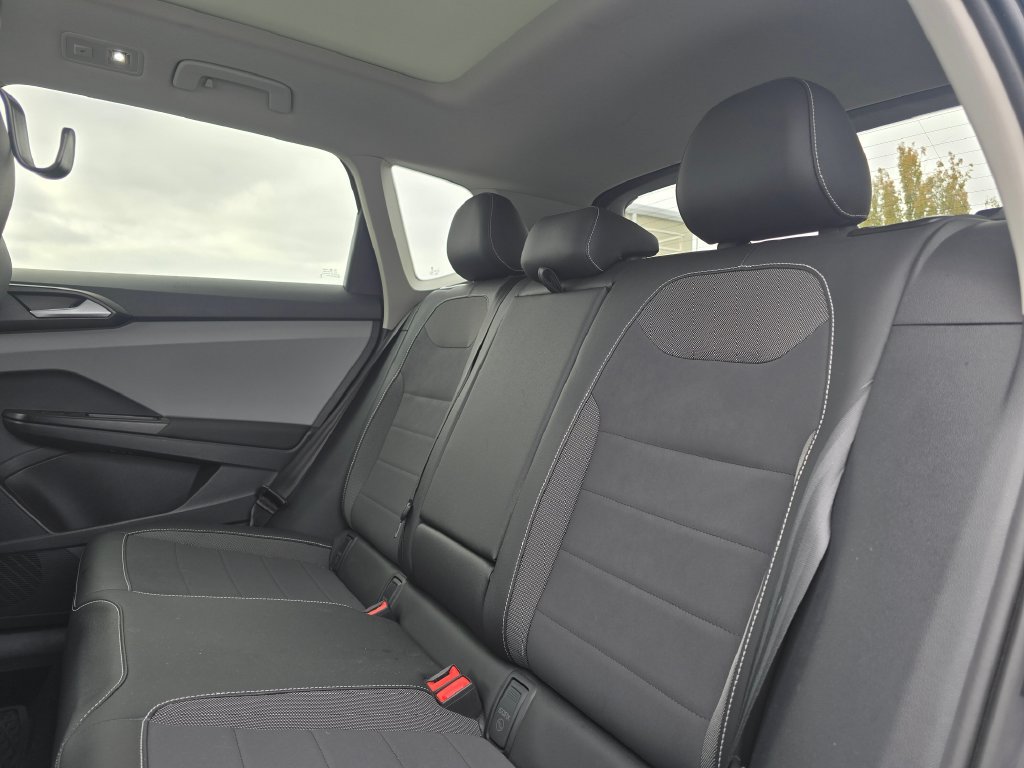 Used 2023 Volkswagen Taos SE AWD/4WD image 17