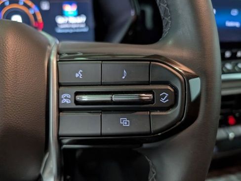 Used 2024 Chevrolet Colorado LT w/ LT Convenience Package II image 18