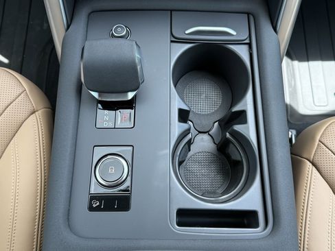 New 2025 Land Rover Discovery Dynamic SE image 23