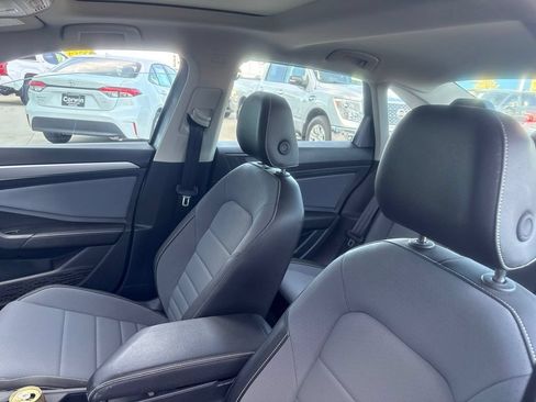 Used 2025 Volkswagen Jetta SE FWD image 12
