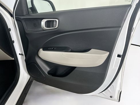 Used 2025 Hyundai Venue SEL FWD image 30