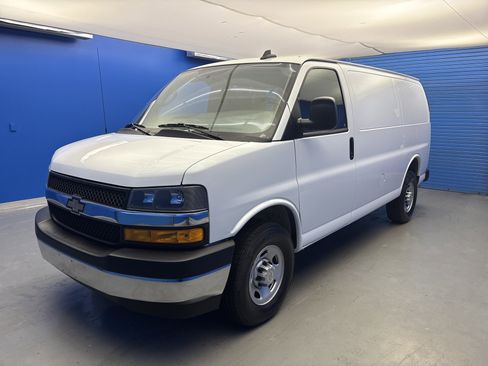 Used 2024 Chevrolet Express 2500 w/ Driver Convenience Package image 4