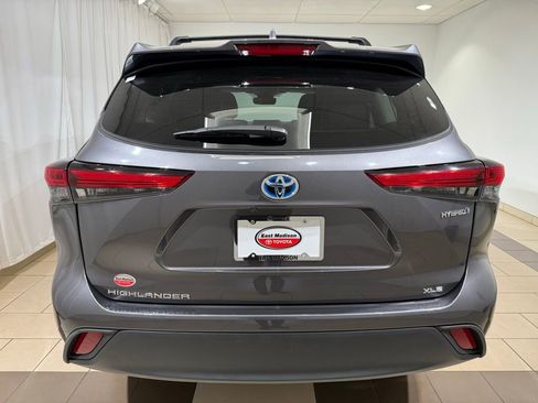 Used 2022 Toyota Highlander XLE image 4