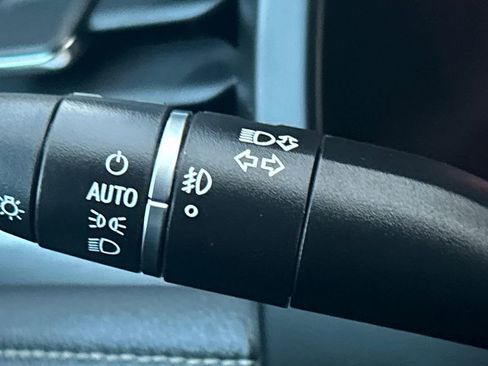 Used 2019 GMC Acadia SLE image 23