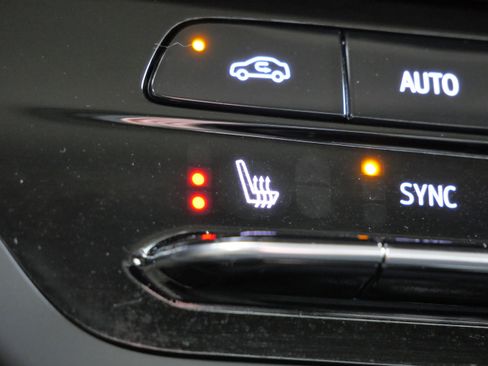 Used 2023 Buick Envision Essence image 30