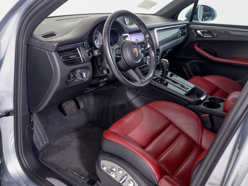 Certified 2022 Porsche Macan S w/ Premium Package Plus AWD/4WD image 4