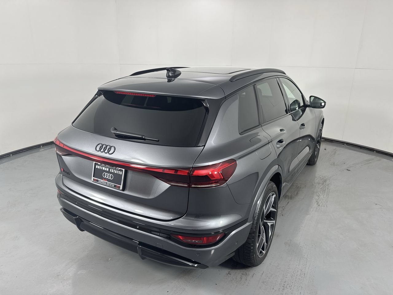Used 2025 Audi SQ6 e-tron Premium Plus w/ Premium Plus AWD/4WD image 7