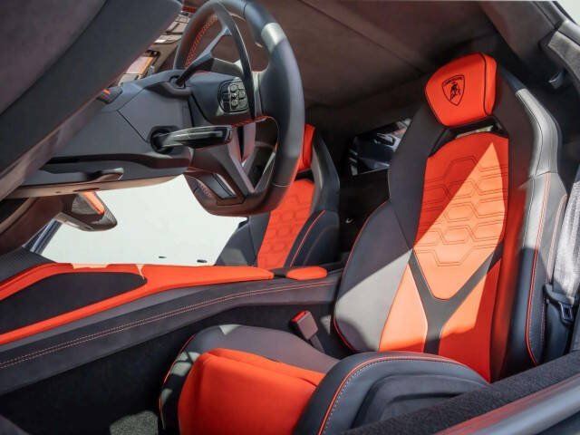 Used 2025 Lamborghini Revuelto AWD/4WD image 34