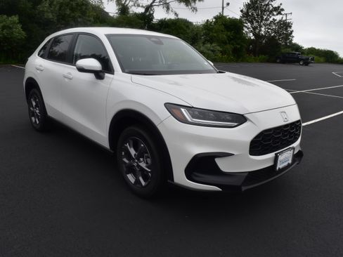 New 2026 Honda HR-V LX image 2