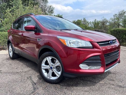 Used 2015 Ford Escape SE w/ Equipment Group 201A AWD/4WD image 2