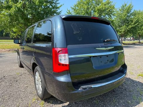 Used 2013 Chrysler Town & Country Touring FWD image 3