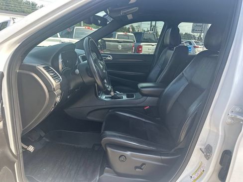 Used 2018 Jeep Grand Cherokee Altitude AWD/4WD image 12