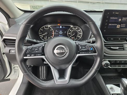 Used 2023 Nissan Altima 2.5 SV w/ SV Premium Package image 15