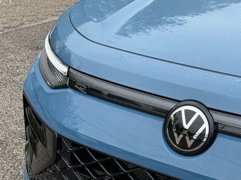 New 2026 Volkswagen Tiguan SE R-Line FWD image 3