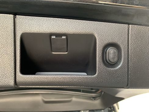 Used 2018 Cadillac Escalade Platinum RWD image 36