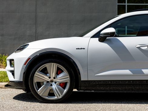 Used 2025 Porsche Macan Turbo Electric AWD/4WD image 23