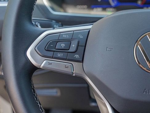 Used 2024 Volkswagen Tiguan SE image 14