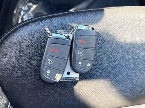 Certified 2025 Jeep Compass Limited image 31