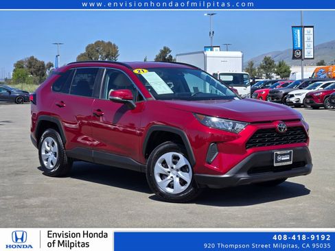 Used 2021 Toyota RAV4 LE FWD image 1