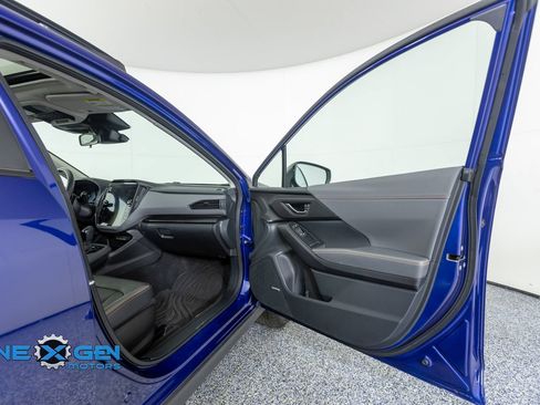 Used 2024 Subaru Crosstrek 2.5i Limited AWD/4WD image 38