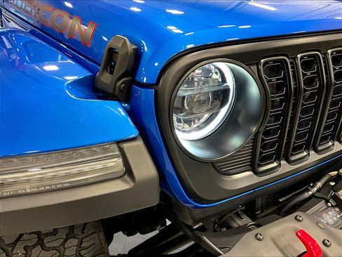 Used 2024 Jeep Wrangler Unlimited Rubicon AWD/4WD image 32