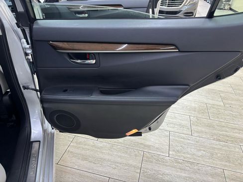 Used 2014 Lexus ES 350 w/ Luxury Package FWD image 18