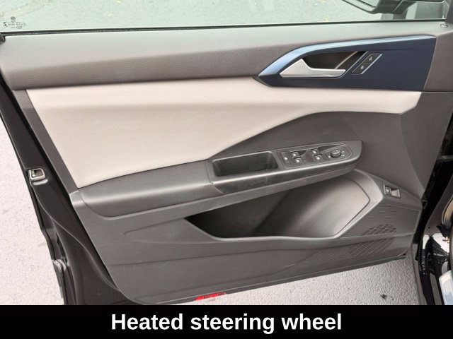 Certified 2023 Volkswagen Taos SE w/ Panoramic Sunroof Package FWD image 3
