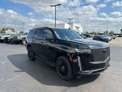 Used 2023 Cadillac Escalade Premium Luxury image 4