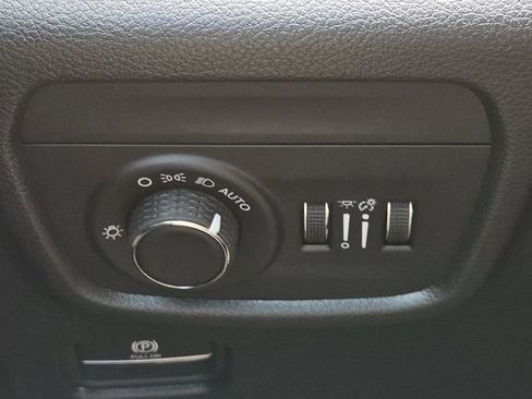 New 2025 Jeep Grand Cherokee Laredo image 18