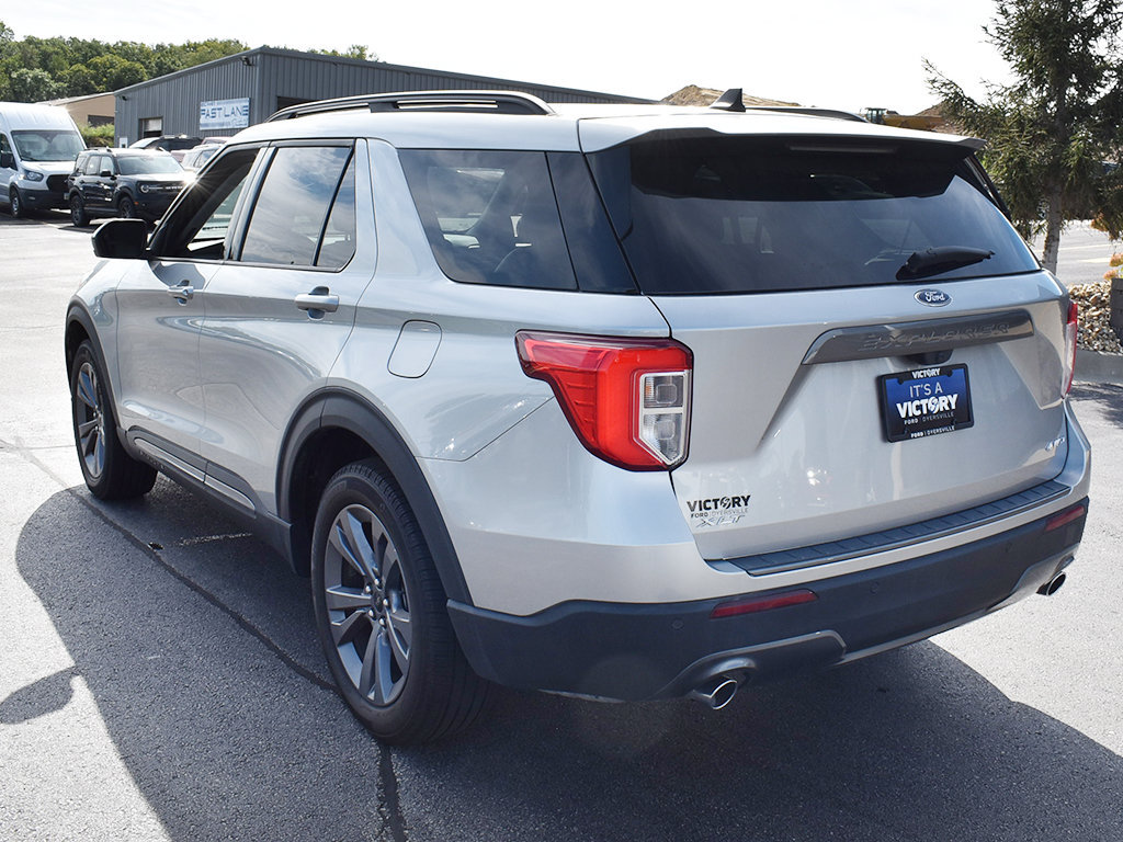 Used 2024 Ford Explorer XLT w/ Equipment Group 202A AWD/4WD image 3