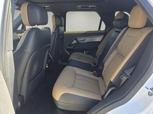 Used 2025 Land Rover Range Rover Sport Dynamic SE image 14