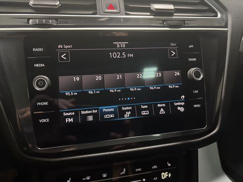 Certified 2024 Volkswagen Tiguan SE R-Line AWD/4WD image 23