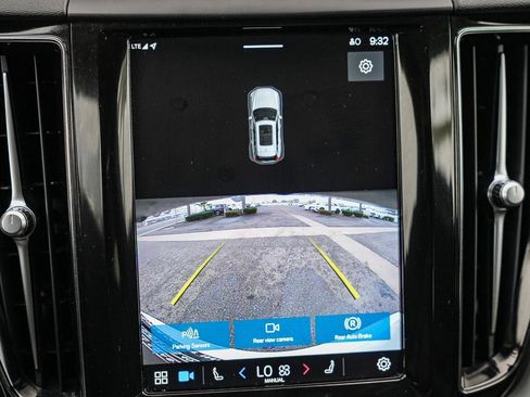 Used 2023 Volvo XC60 B5 Core image 22