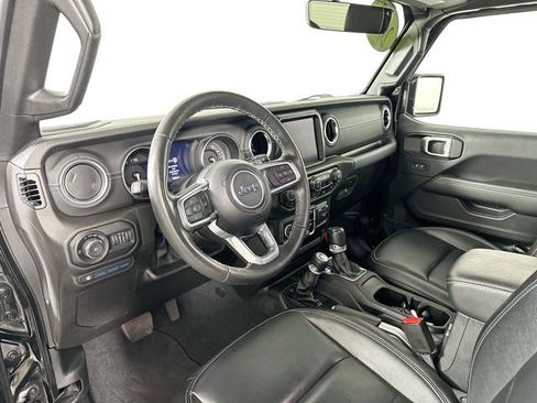 Used 2022 Jeep Wrangler Unlimited Sahara w/ Cold Weather Group AWD/4WD image 21
