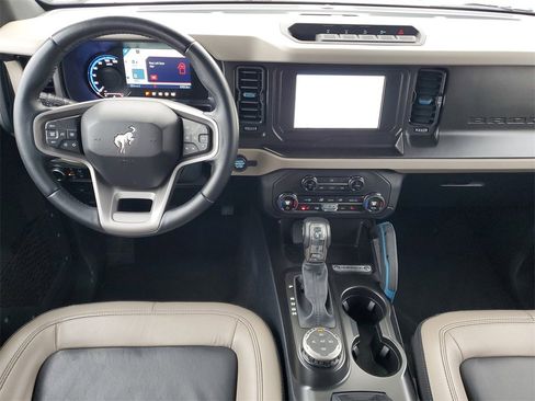 Used 2023 Ford Bronco Wildtrak image 26