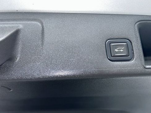 Used 2022 GMC Terrain SLT w/ Infotainment Package II image 23