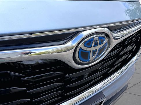 Certified 2024 Toyota Highlander Platinum AWD/4WD image 28
